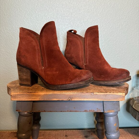 Bos. & Co. Water Resistant Suede Pull on Ankle Boots Belfield Brick EU 38 US 7.5 - Picture 2 of 11